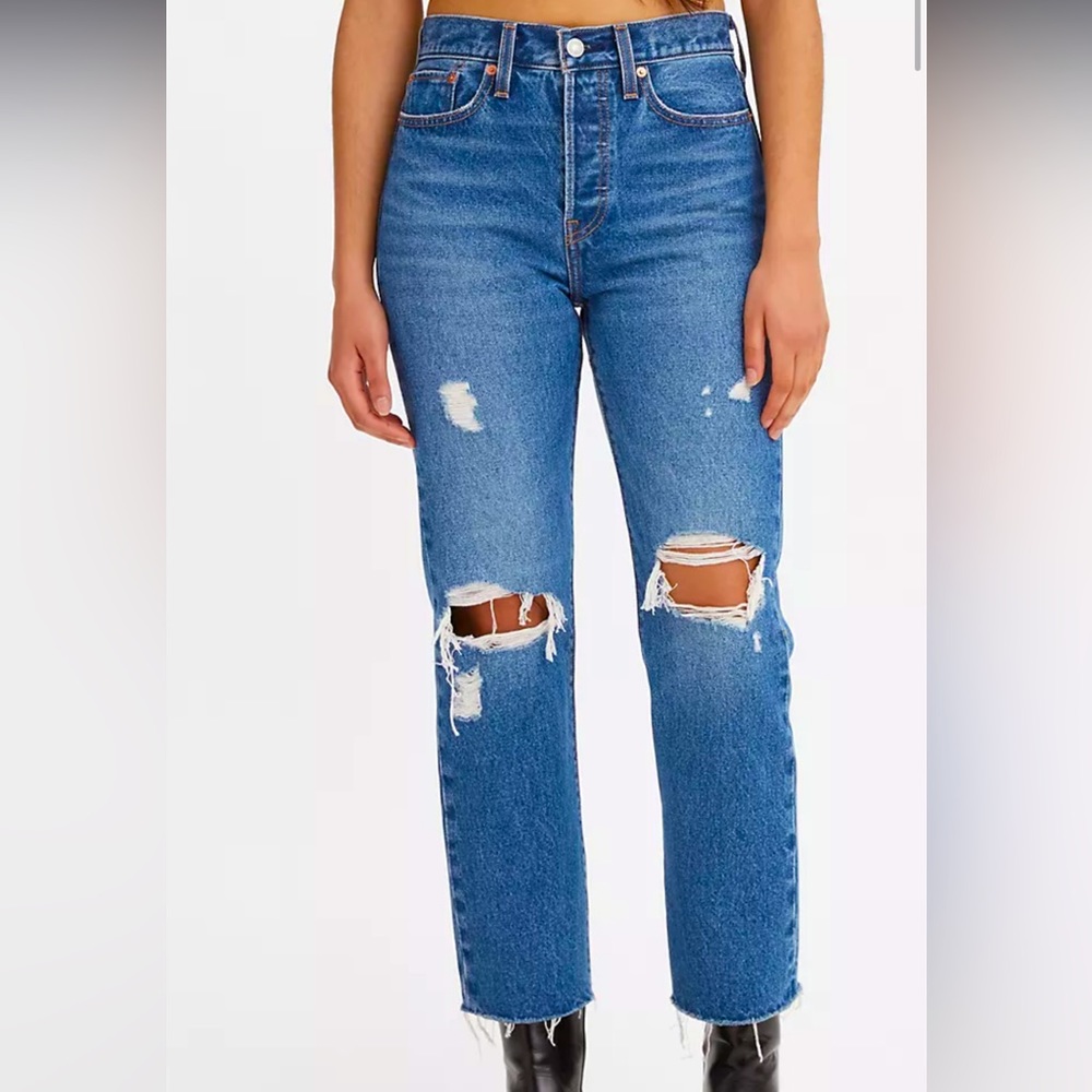 Levis Wedgie Straight…. Great condition! SZ 27 28